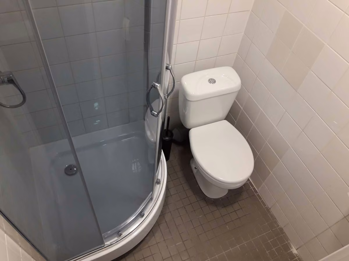 UG wc 1